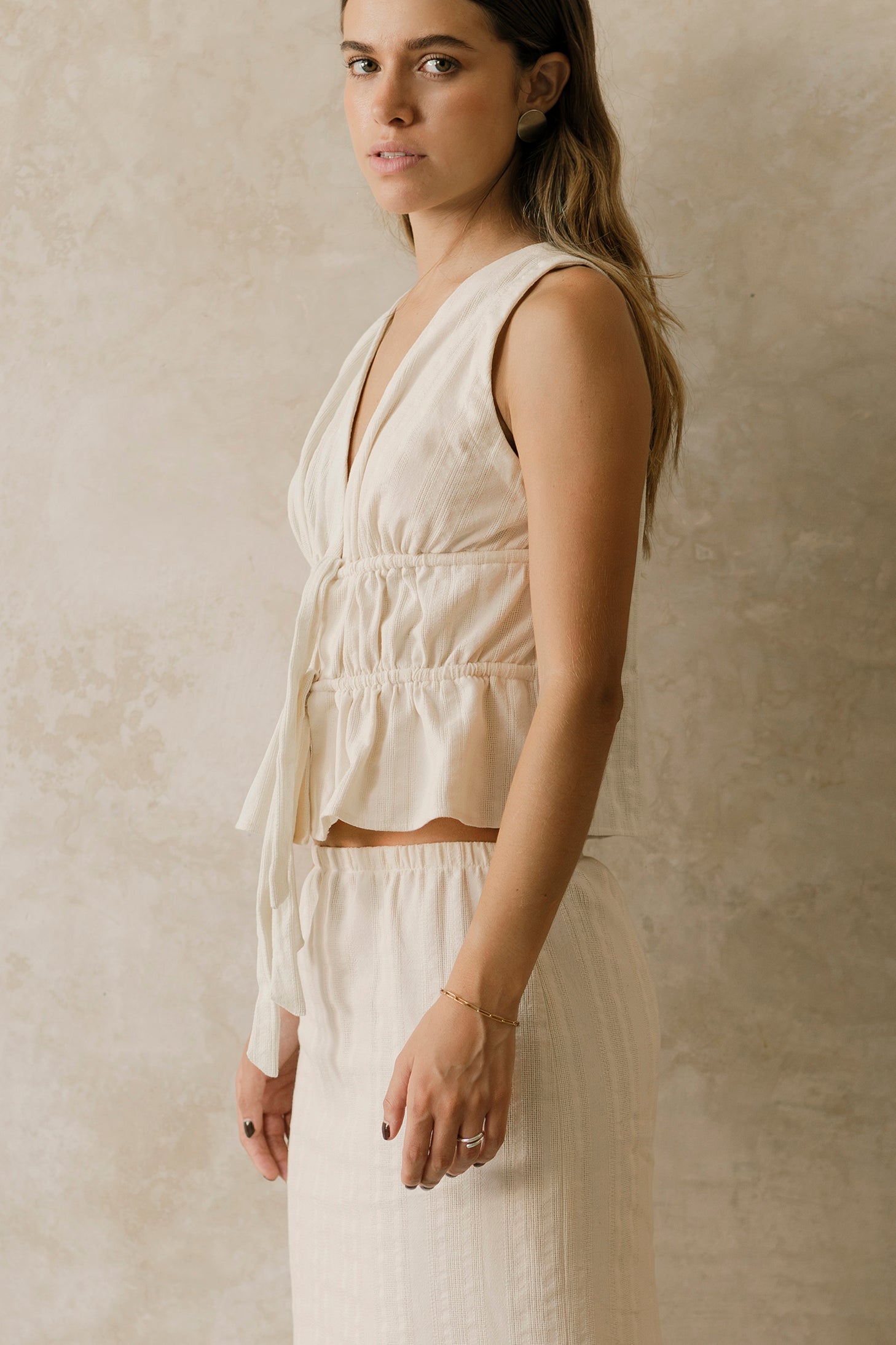 TOP LEONORA
