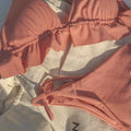 bikini rosa femenino con olanes